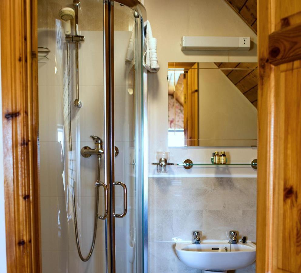 Half Door Cottage Doolin Exterior photo
